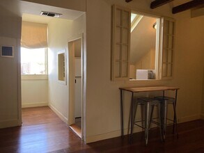 727 Ursulines Ave, Unit 6 in New Orleans, LA - Foto de edificio - Building Photo
