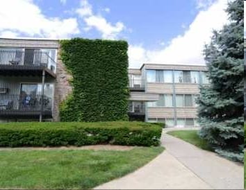 Delta Arms Apartments in East Lansing, MI - Building Photo
