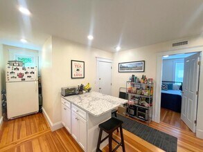 24 Ashland St, Unit 2 in Somerville, MA - Building Photo - Building Photo