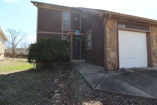 108 N Saxony Dr in Olathe, KS - Building Photo