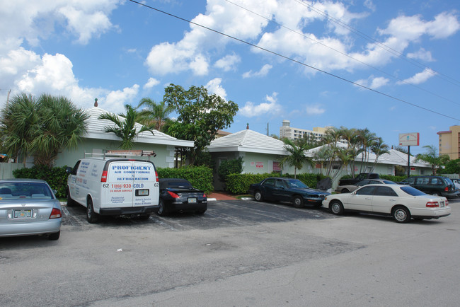 Randolph House Rental Apartments in Pompano Beach, FL - Building Photo - Building Photo