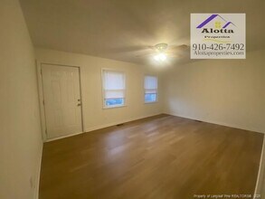 525 Odell Rd in Spring Lake, NC - Building Photo - Building Photo