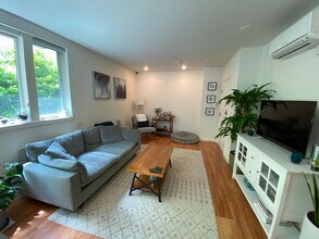 2351 Franklin Ave E in Seattle, WA - Building Photo - Building Photo