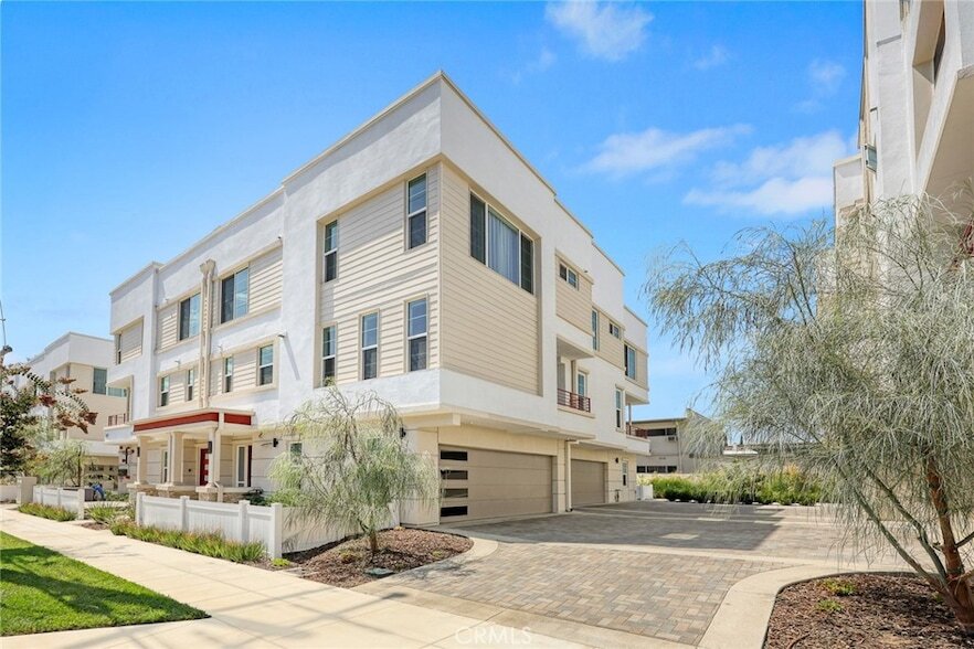 137 St Francis St in San Gabriel, CA - Foto de edificio