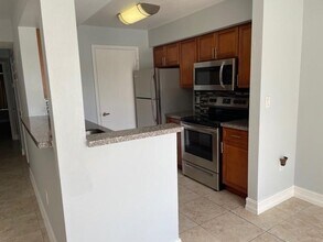 2331 NW 33rd St, Unit 310 in Oakland Park, FL - Building Photo - Building Photo