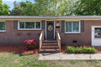 222 Belray Dr in Newport News, VA - Building Photo - Building Photo