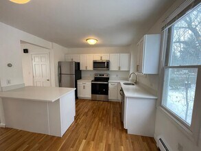 26 Thorndike St, Unit 3 in Somerville, MA - Building Photo - Building Photo