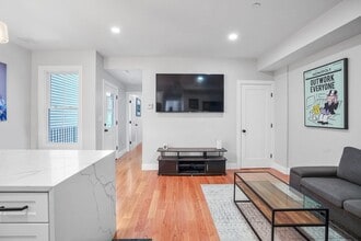 174 W Seventh St in Boston, MA - Building Photo - Building Photo