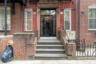 244 Hewes St in Brooklyn, NY - Building Photo - Building Photo