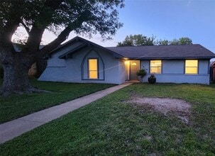 1619 Glenhill Ln in Lewisville, TX - Building Photo - Building Photo