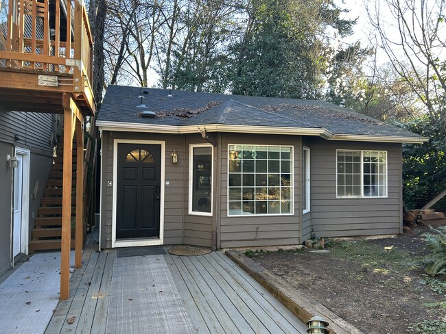 3440 SW Falcon St in Portland, OR - Building Photo - Building Photo