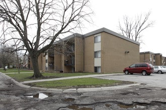 Meadowlane Apartments in Merrillville, IN - Foto de edificio - Building Photo