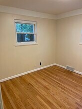 6217 Beech Daly Rd in Taylor, MI - Building Photo - Building Photo