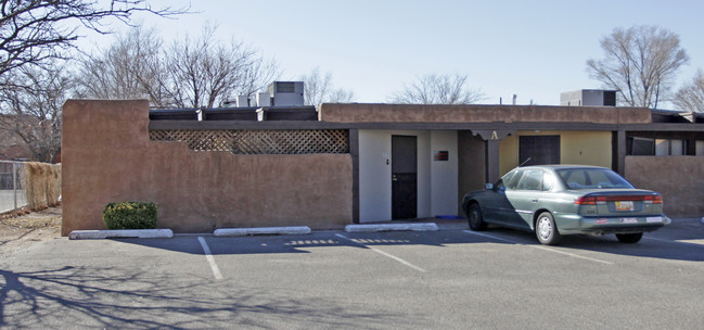 1208 Candelaria Rd NW in Albuquerque, NM - Building Photo - Building Photo