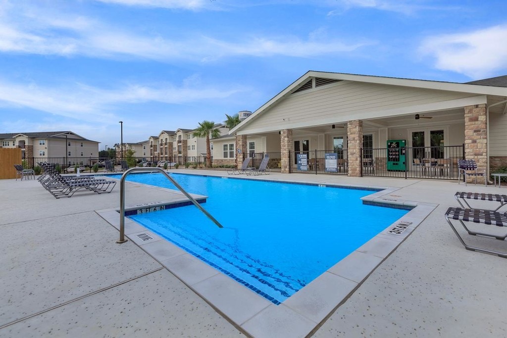 Parkdale Villas Apartments in Denison, TX
