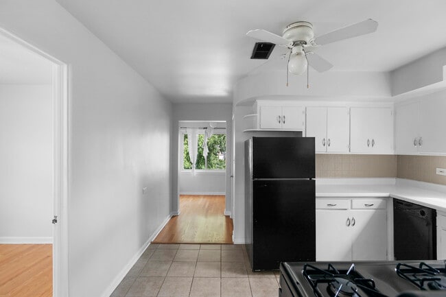 1456 W Irving Park Rd in Chicago, IL - Building Photo - Building Photo