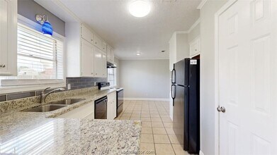 1417 Antone Ct in College Station, TX - Foto de edificio - Building Photo