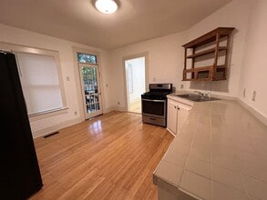 225-225 Sampson St NE in Atlanta, GA - Building Photo - Building Photo