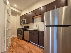 3113 Warsaw Ave, Unit 201 in Cincinnati, OH - Foto de edificio - Building Photo