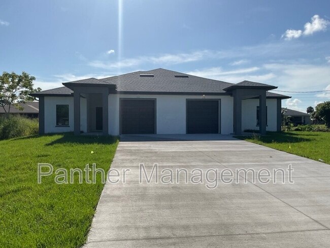 1038 Albert Ave in Lehigh Acres, FL - Building Photo - Building Photo