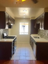 725 E Providencia Ave, Unit 207 in Burbank, CA - Building Photo