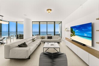 2000 S Ocean Dr in Hallandale Beach, FL - Building Photo - Building Photo