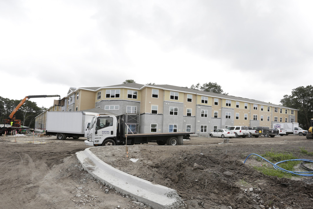 Caroline Oaks in Jacksonville, FL - Foto de edificio