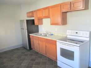 324 Park Rd, Unit 1st Floor in Ambridge, PA - Building Photo - Building Photo