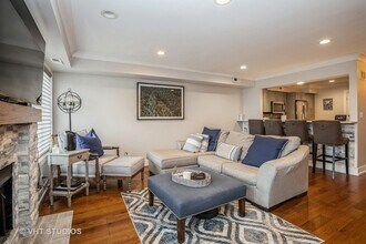 546 E Windgate Ct in Arlington Heights, IL - Building Photo - Building Photo