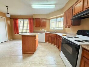 6418 Gladewell Dr in Houston, TX - Building Photo - Building Photo