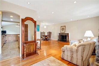 8725 San Antonio Dr in Buena Park, CA - Foto de edificio - Building Photo