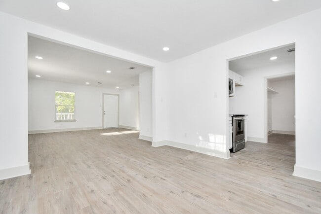 property at 1501 Maiden Ln