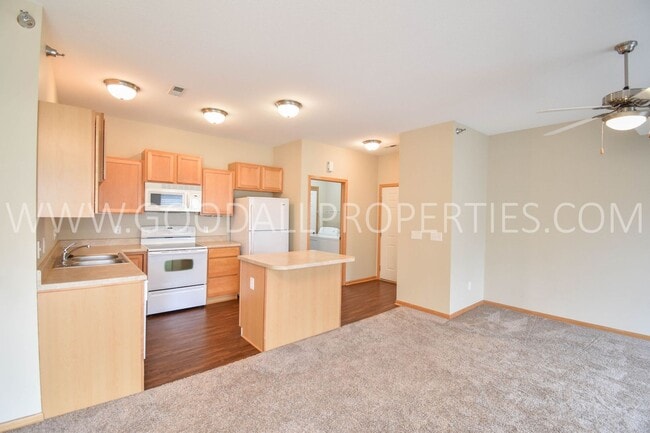 10320 Norfolk Dr in Johnston, IA - Building Photo - Building Photo