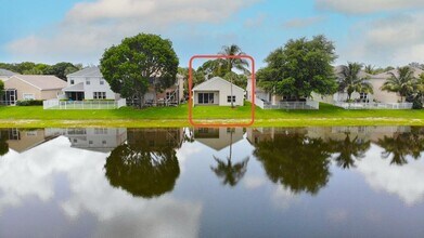 137 Canterbury Pl in Royal Palm Beach, FL - Foto de edificio - Building Photo