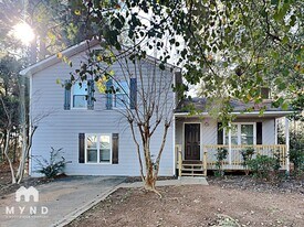 82 Brenda Ln in Dallas, GA - Building Photo