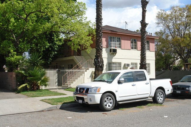 13647 Leadwell St in Van Nuys, CA - Building Photo - Building Photo