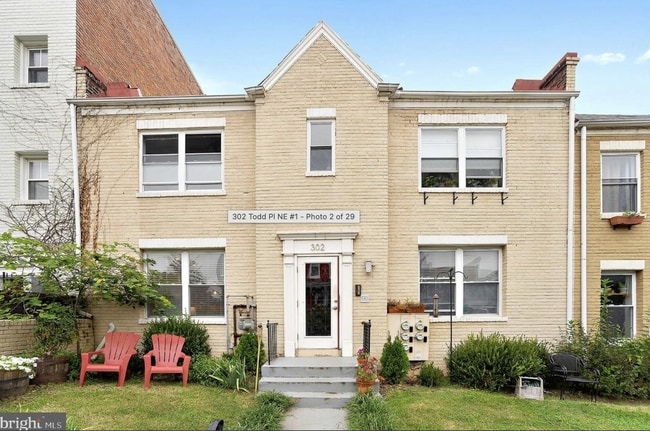 302 Todd Pl NE, Unit Apt # 1 in Washington, DC - Foto de edificio - Building Photo