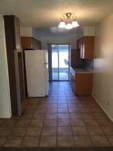 2011 Parker Pl in Hanford, CA - Building Photo - Building Photo