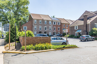 Laurel Mews & Washington Court in Arlington, VA - Building Photo - Building Photo