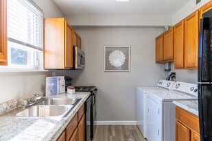 Andover Apartments in Norfolk, VA - Building Photo