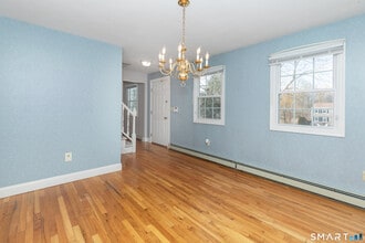 10 Apple Tree Rd in Bethel, CT - Building Photo - Building Photo