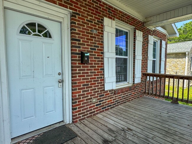 812 Colonial Ave in Colonial Heights, VA - Building Photo - Building Photo