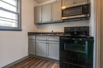 1732 Dr Db Todd Jr Blvd, Unit B in Nashville, TN - Foto de edificio - Building Photo