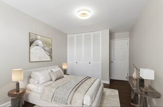 2401 W Balmoral Ave, Unit 3G in Chicago, IL - Building Photo - Building Photo