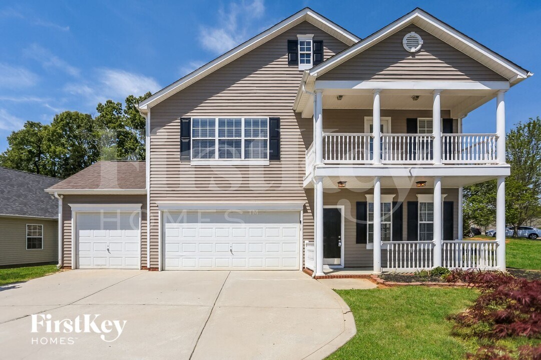 2300 Silver Run Dr in Monroe, NC - Foto de edificio