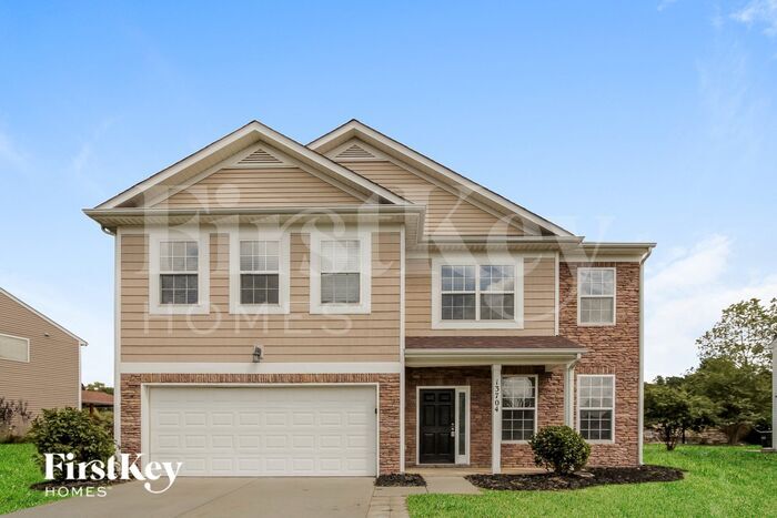 13704 Stringfellow Ln in Charlotte, NC - Building Photo
