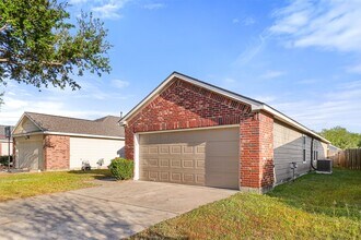 18218 Wild Orchid Dr in Houston, TX - Foto de edificio - Building Photo