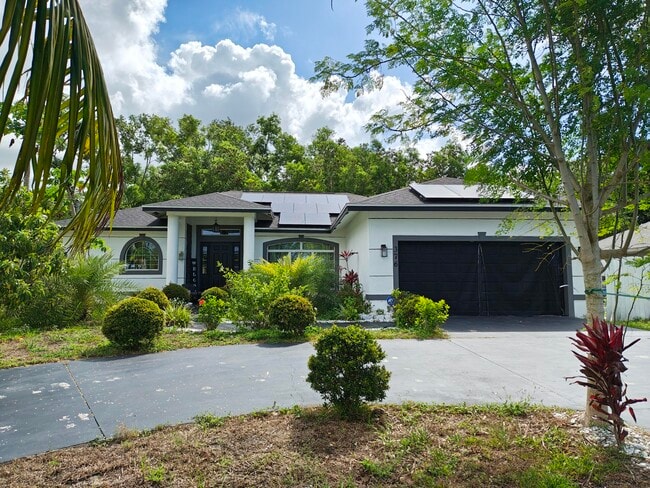 property at 376 SW Tulip Blvd