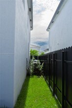 16144 SW 148th Pl in Miami, FL - Foto de edificio - Building Photo