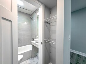 543 W Belmont Ave, Unit M00H in Chicago, IL - Building Photo - Building Photo